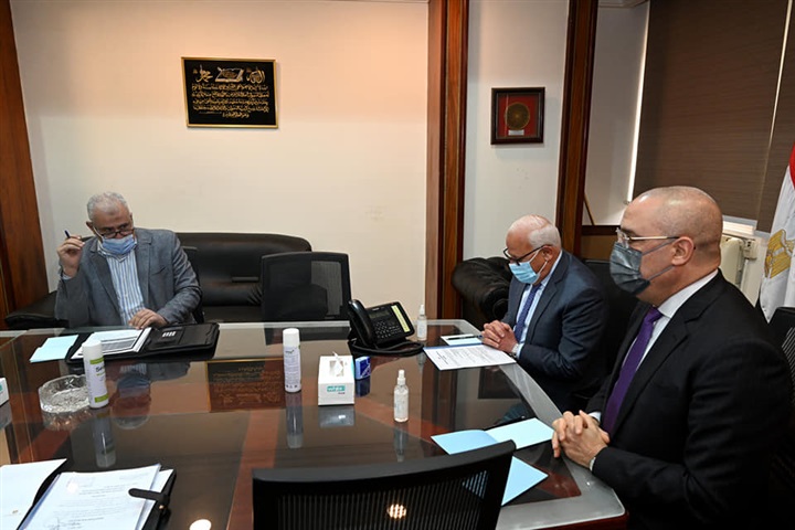 وزير الإسكان ومحافظ بورسعيد يتابعان المشروعات الجارى تنفيذها بالمحافظة