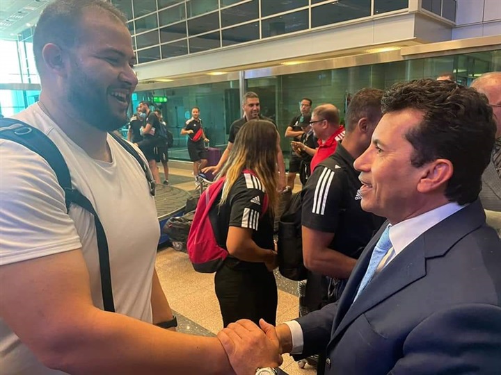 وزير الرياضة يستقبل الفوج الأول من البعثة المصرية بمطار القاهرة بعد خوض دورة ألعاب البحر المتوسط