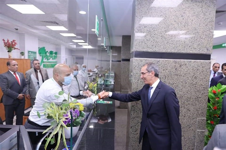 وزير الاتصالات يفتتح 3 مكاتب بريد جديدة فى الإسكندرية (صور)