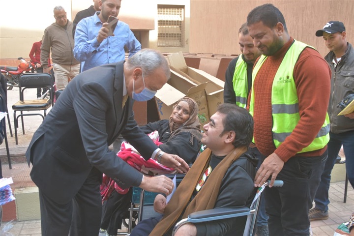 توزيع 60 كرسي متحرك و9 أجهزة تعويضية علي ذوي الهمم في القليوبية (صور) 