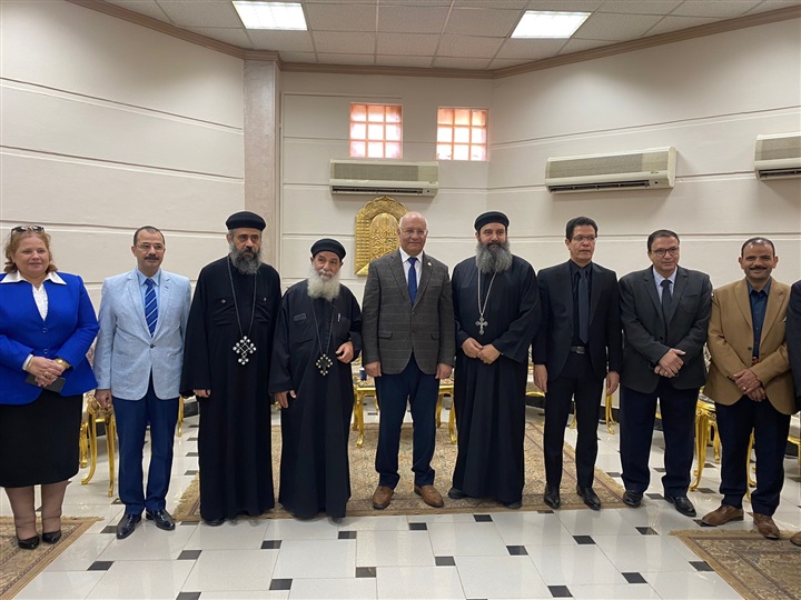 رئيس جامعة بنها يفتتح معرض جماليات الفنون القبطية والفرعونية (صور) 