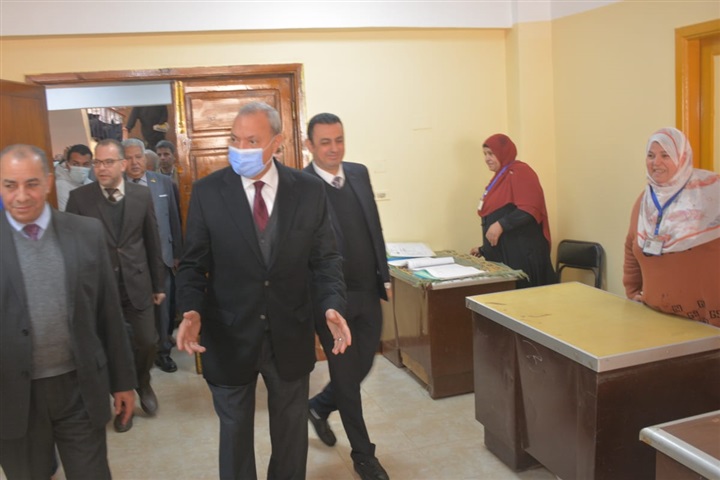 محافظ القليوبية يفتتح عيادات التأمين الصحي في طوخ بعد تطويرها (صور) 