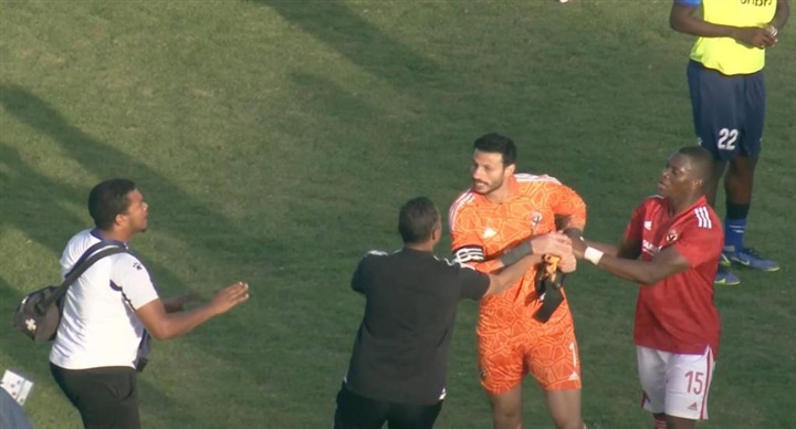 تفاصيل خناقة محمد الشناوي مع الجهاز الفني بعد مباراة «الأهلي والهلال»