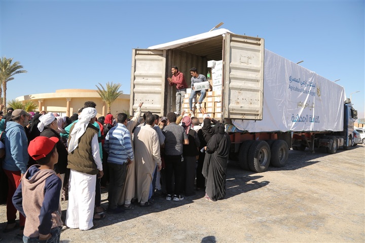 البنك الزراعي يساهم في تجهيز 25 عروسة وتوزيع المساهمات الغذائية بمحافظة جنوب سيناء 