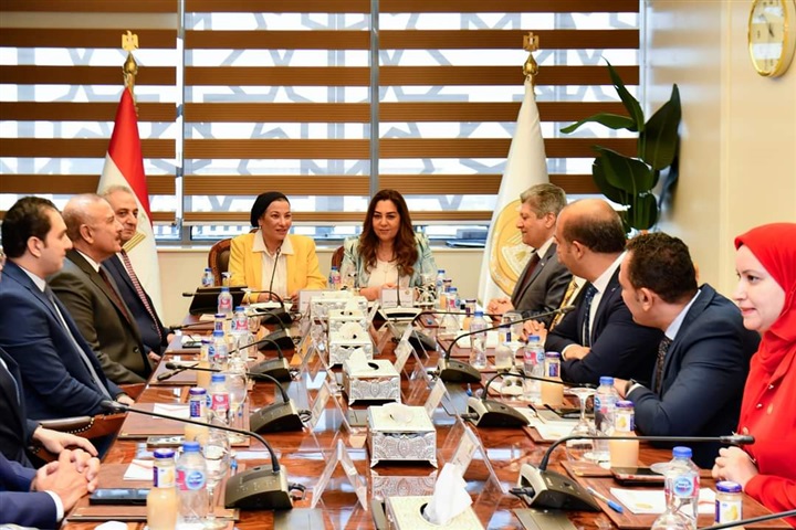 توقيع عقد إدارة وتشغيل مصنع تدوير ومعالجة المخلفات الصلبة بدفرة 