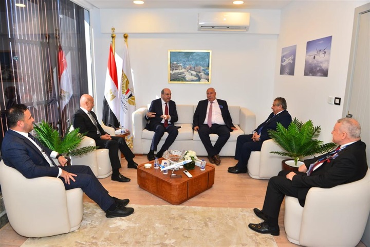 بحث تعزيز التعاون المشترك بين وزارة الطيران المدني وشركة إيرباص العالمية 