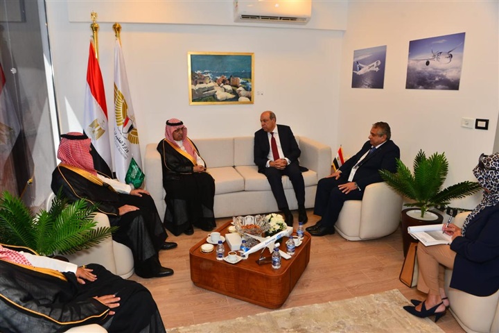 وزير الطيران المدني يلتقي برئيس الهيئة العامة للطيران المدني بالمملكة العربية السعودية 