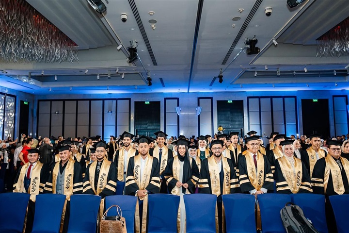  معاهد الوادي العليا بالعبور تحتفل بتخريج دفعة جديدة من طلابها