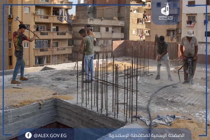 إزالة عقارات مخالفة بشارعي سيبويه وقطب الدين في الإسكندرية 