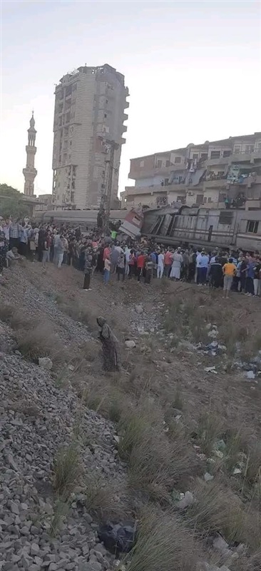 تصادم قطارين بالزقازيق والدفع بعربات إسعاف لموقع الحادث 