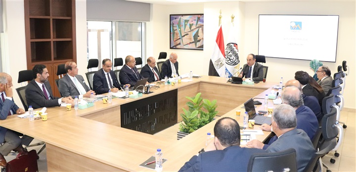 وزير قطاع الأعمال: ضرورة تسريع وتيرة العمل بالمشروعات وحسن استغلال وإدارة الأصول 