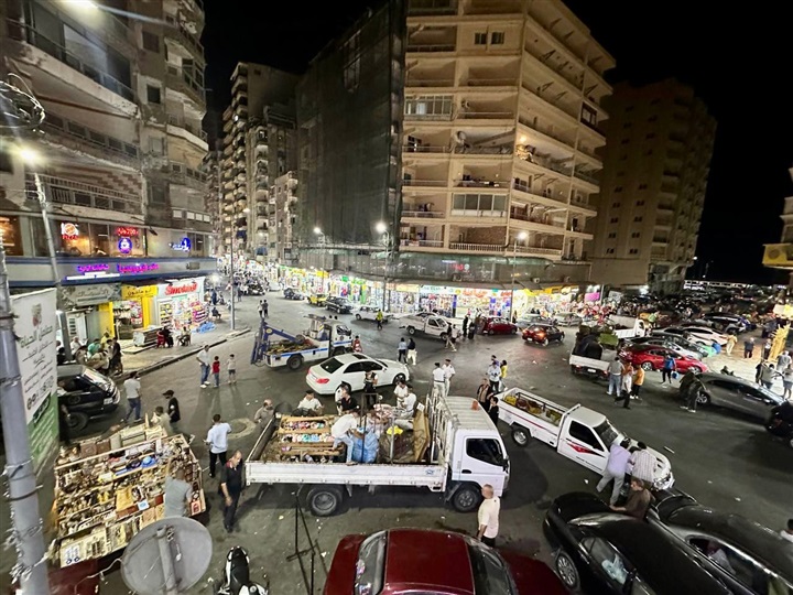 من الصباح حتي منتصف الليل.. شرطة مرافق الإسكندرية في الشارع للسيطرة علي المخالفات ورفع الإشغالات 