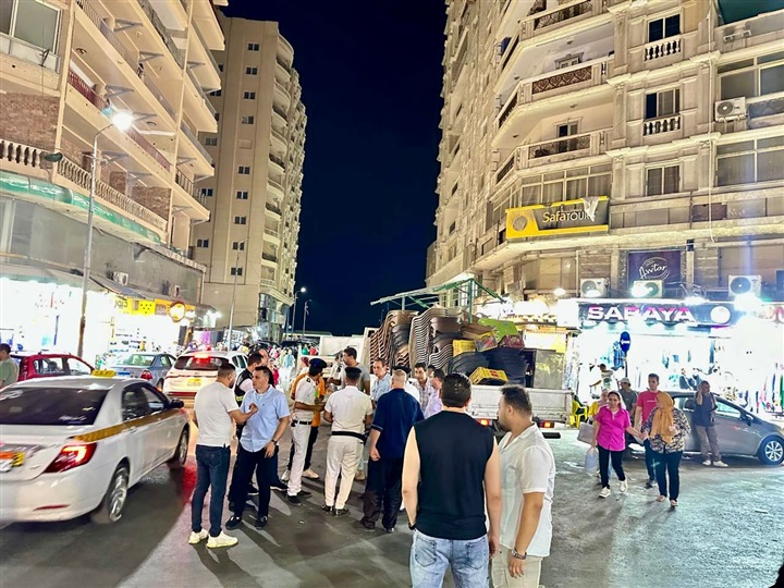 من الصباح حتي منتصف الليل.. شرطة مرافق الإسكندرية في الشارع للسيطرة علي المخالفات ورفع الإشغالات 