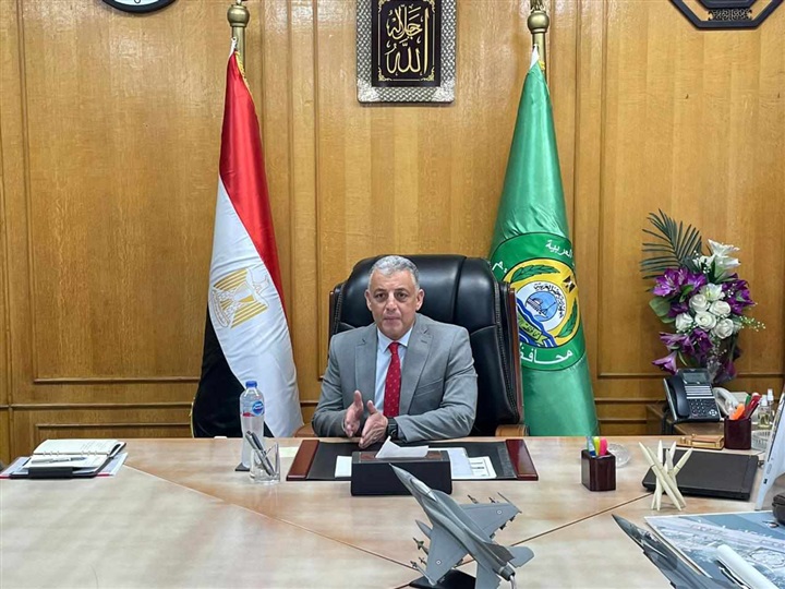محافظ الإسماعيلية يجتمع بالمعنيين لمناقشة آلية ضبط الأسعار بالمحافظة
