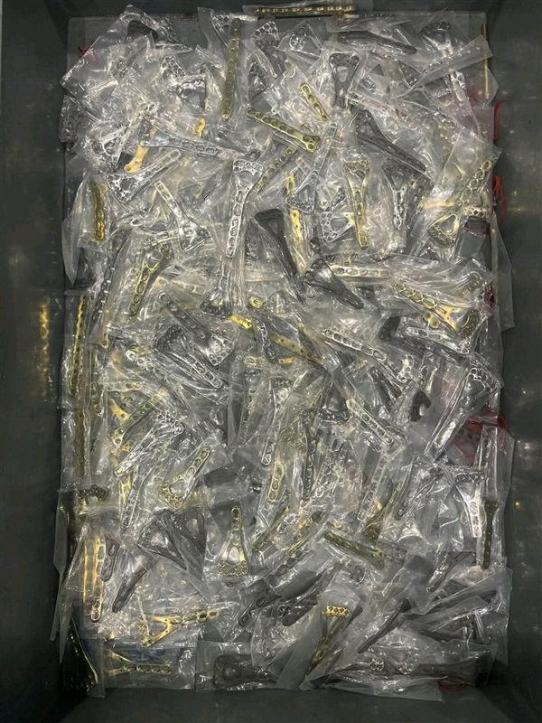جمارك مطار الإسكندرية تضبط محاولة تهريب كمية من أدوات ومستلزمات طب وجراحة العظام
