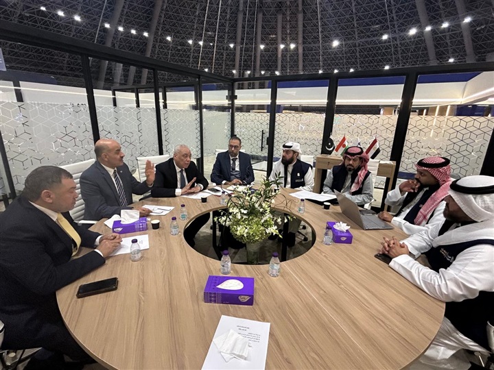 وفد غرفة شركات السياحة يبحث الاستعدادات لموسم الحج 2025 