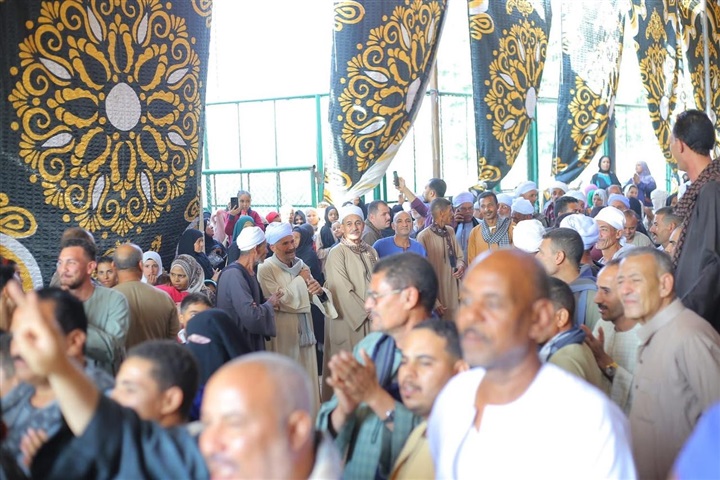 العمدة سيد فؤاد عباس يُشعل السباق الانتخابي قبل ساعات من غلق باب التصويت في سوهاج