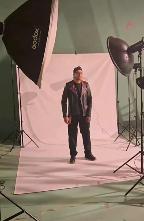 الفيشاوي ينشر كواليس تصوير بوستر فيلمه «سفاح التجمع»