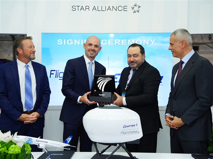 أكاديمية مصر للطيران للتدريب توسّع محاكياتها خلال مشاركتها في معرض دبي للطيران 2025