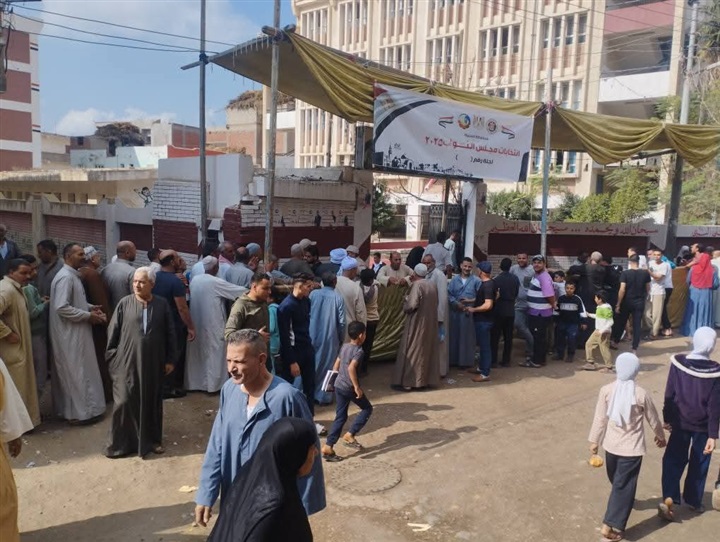 اقبال تاريخي.. اللواء محمد عمارة يضع خطة أمنية استثنائية في البحيرة لتأمين عملاق محافظات مصر الانتخابي