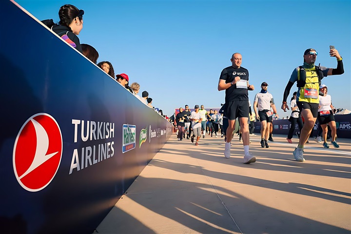 الخطوط الجوية التركية تدعم الرياضة والسياحة بمشاركتها في ماراثون مراكز بالأهرامات