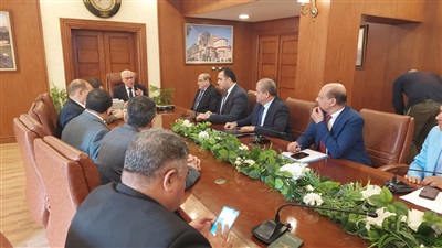محافظ بورسعيد يعقد اجتماعا موسعا لمتابعة الموقف التنفيذي لإزالة التعديات  
