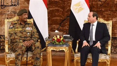 الرئيس السيسي يبحث مع الفريق البرهان تعزيز المشروعات المشتركة  