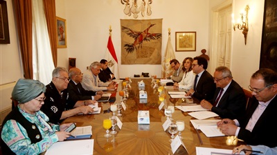  وزير الثقافة يجتمع بلجنة اختيار الرئيس الجديد لأكاديمية الفنون  