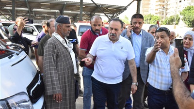 محافظ أسيوط يتفقد مواقف السرفيس ومحطات الوقود لمتابعة الالتزام بالتعريفة الجديدة ويعلن الخط الساخن 114 لتلقي الشكاوى 