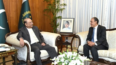 وزير الخارجية يسلم رسالة من الرئيس السيسي إلى نظيره الباكستاني 	 