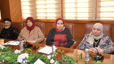 محافظ بورسعيد يترأس اجتماع اللجنة العليا للطفولة 