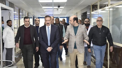 المدير التنفيذي للرعاية الصحية والدكتور اجمد حسن يتفقدا 