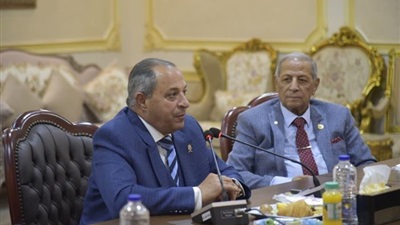 محافظ بورسعيد يستقبل قادة قدامي وحدات الصاعقة بالقوات المسلحة خلال زيارتهم لبورسعيد 