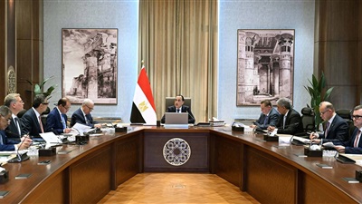 رئيس الوزراء يترأس اجتماع لجنة إدارة الأزمات المركزية.. وحزمة من الإجراءات الحكومية لترشيد الإنفاق والاستهلاك 
