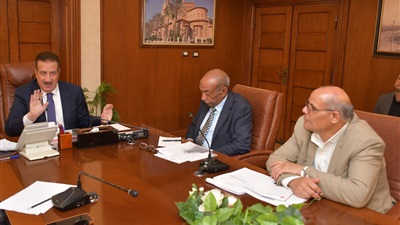 محافظ بورسعيد يعقد اجتماعٱ موسعٱ مع الأجهزة التنفيذية لمتابعة استعدادات استقبال عيد الفطر  