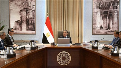 رئيس الوزراء يتابع موقف توافر مخزون مطمئن من السلع الاستراتيجية  