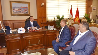 محافظ بورسعيد يستقبل عدد من المستثمرين في مجال السياحه والصناعه  