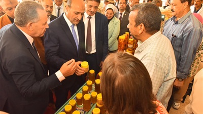 محافظ أسيوط يفتتح المعرض الشامل للتعليم الفني ضمن احتفالات العيد القومي 