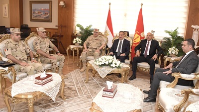 محافظ بورسعيد ومدير جمعية المحاربين القدماء يشهدان احتفالية 