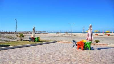 محافظ بورسعيد يتفقد شاطئ مدينة بورفؤاد (صور) 