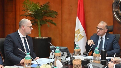 وزير الاستثمار يبحث مع سفير بيلاروسيا تعميق التصنيع المحلي وتطوير الشراكات الصناعية  