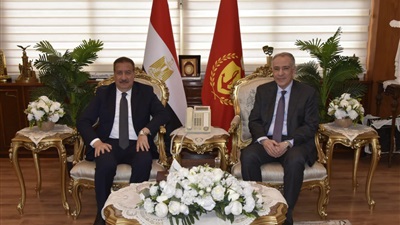 محافظ بورسعيد يبحث مع رئيس جمعية المستثمرين سبل دعم الاستثمار 