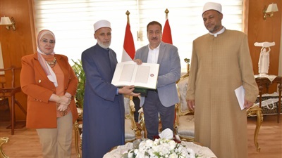 محافظ بورسعيد يستقبل رئيس الإدارة المركزية لمنطقة بورسعيد الأزهرية لبحث تعزيز سبل التعاون  