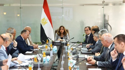 وزيرة التنمية المحلية والبيئة توجه بسرعة مراجعة البرامج والمشروعات ذات الأولوية لدعم التنمية الخضراء  