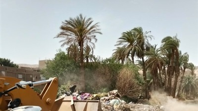 محافظ أسيوط: رفع 50 طن قمامة ومخلفات خلال حملات نظافة مكثفة بمركز الغنايم 