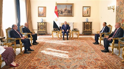 الرئيس السيسي يبحث مع وزير الشؤون الخارجية الجزائري تكثيف التشاور والتنسيق بشأن الظروف الاستثنائية التي تمر بها المنطقة  