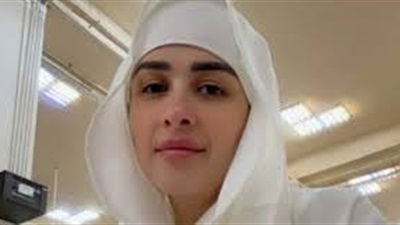 ياسمين عبد العزيز تؤدى مناسك الحج 
