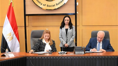 توقيع عقود تمويل لمشروعات متناهية الصغر بين صندوق دعم الصناعات الريفية والبيئية و13 جمعية ومؤسسة أهلية 