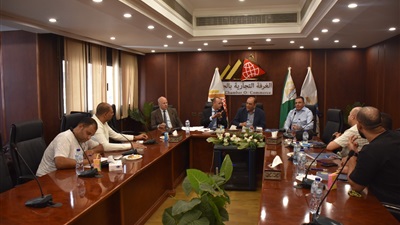 شعبة الدواجن بغرفة الجيزة التجارية تبحث تحديات القطاع وتطالب بضبط السوق  