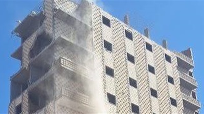 إزالة 7 أدوار من برج سكنى بأسيوط مائل بعد رصد عيوب هندسية 